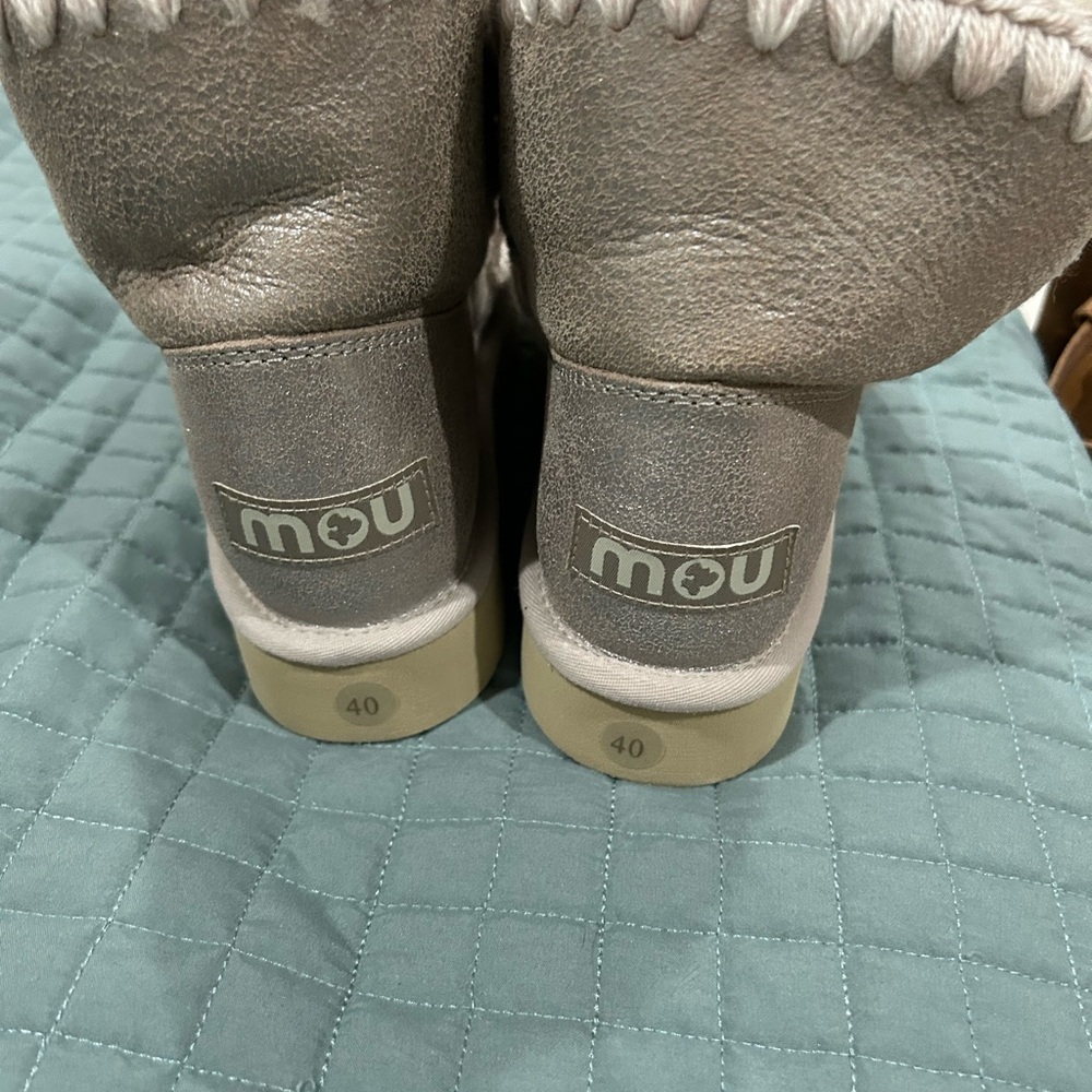Women’s Mou Eskimo 18 boots . Metallic stone size 40 (9/9.5). Too small for me